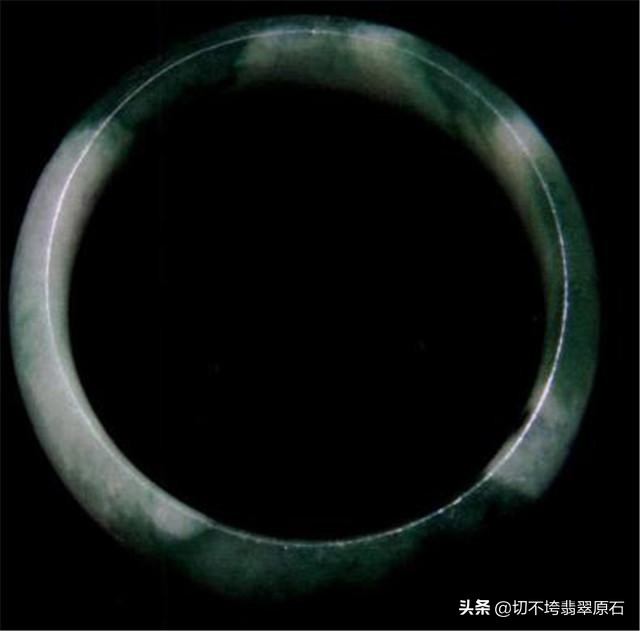 油青翡翠是什么颜色的好,油青种翡翠到底值不值钱