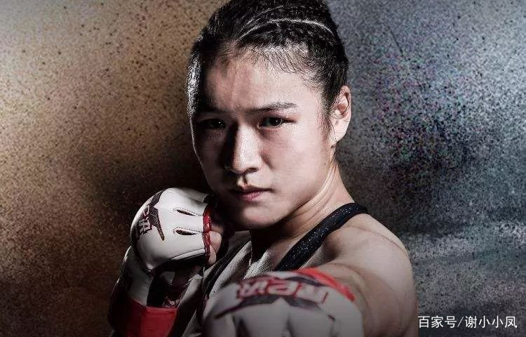张伟丽震撼外国人视频,中国格斗女王张伟丽捍卫主场荣誉