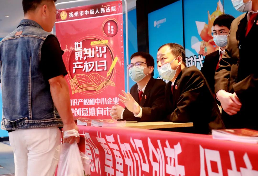 法官服务企业宣传活动,法官进校园进行普法宣传活动