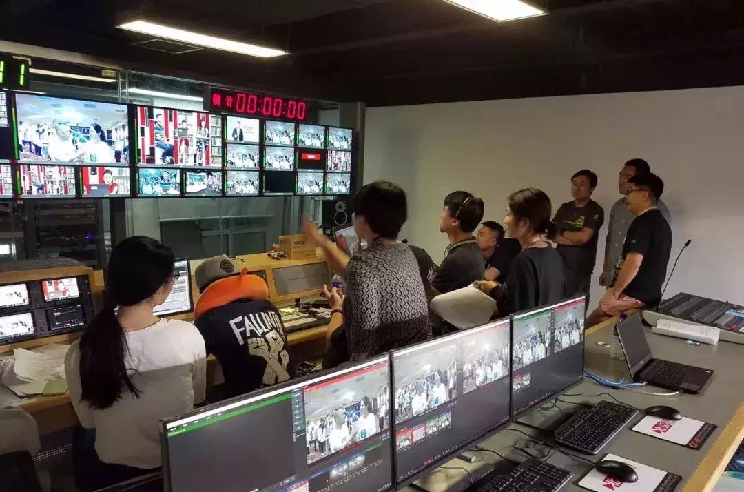 黄渤从草根变影帝,黄渤从无名歌手到70亿影帝