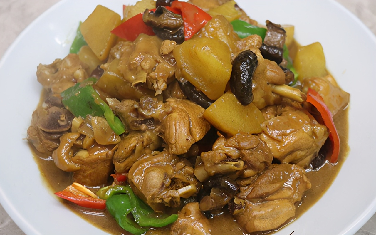 热门黄焖鸡这样做鲜嫩不柴,美味黄焖鸡简单易做又下饭