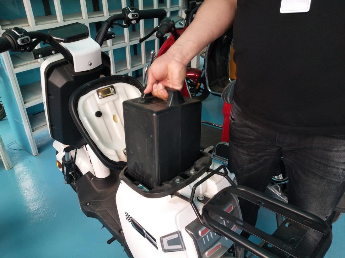 电动车每日充电有坏处吗,电动车每天充和用完充有什么区别