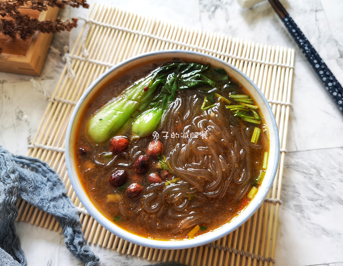 火锅底料速食酸辣粉做法,家庭版酸辣粉的做法火锅底料