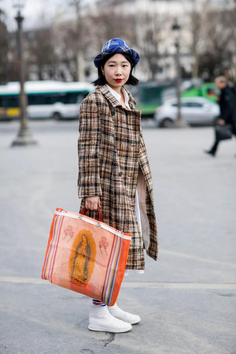 脸小适合戴哪种帽子好看,脸大的女生戴什么样帽子好看