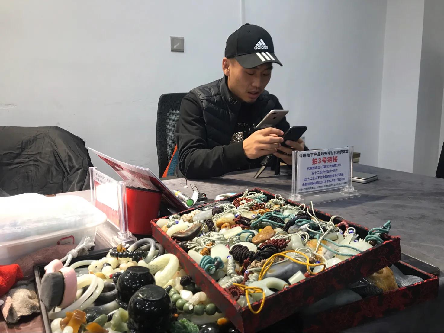 “双十二”上千主播在和田玉都彻夜直播卖美玉