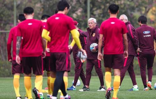 里皮离任后怒批国足风雨同路,里皮解决国足的三大问题
