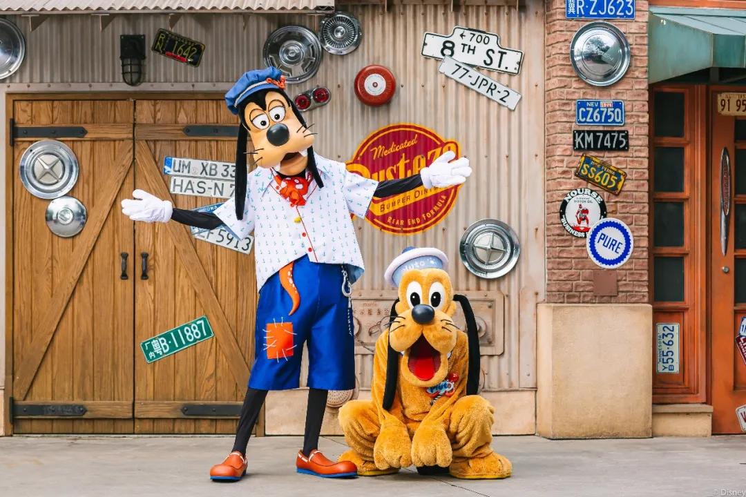 上海迪士尼乐园有多少免费停车,上海迪士尼度假区夏日