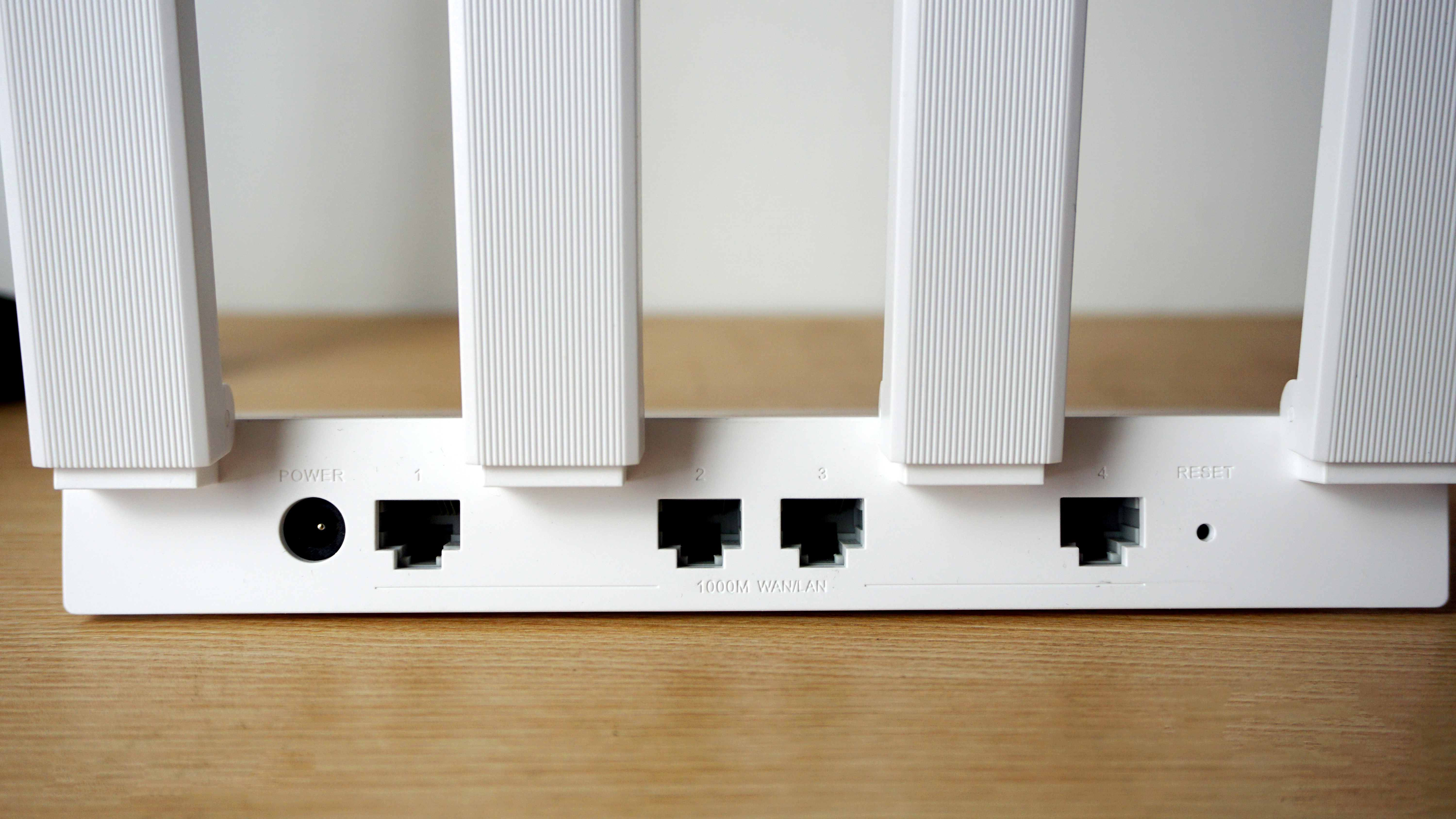 小伙子买了台华为路由器，原来华为路由器也这么强？