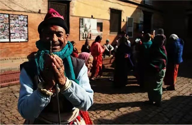 尼泊尔五个兄弟娶一个媳妇儿,尼泊尔一妻多夫制的家庭孩子归属