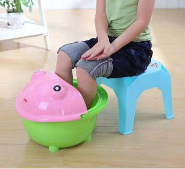 小孩脚背出湿疹怎么治疗,孩子脚面长湿疹是怎么回事