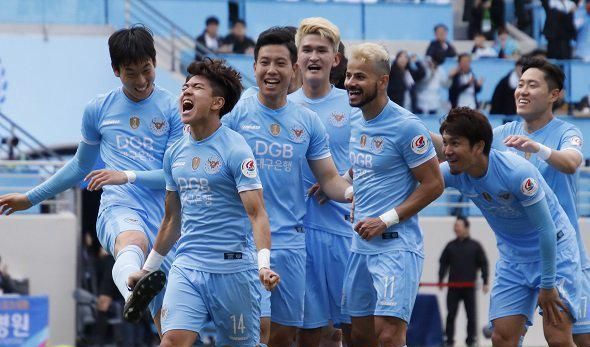 英超狼队vs托特纳姆热刺直播,英超联赛杯赞助商