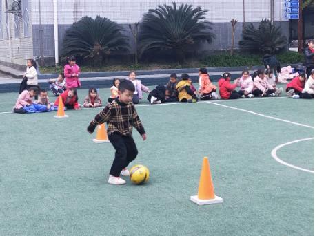 足球从娃娃抓起,足球要从娃娃抓起例子