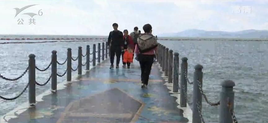 玻璃栈道昆明海埂公园新景点,云南滇池海埂公园玻璃栈道在哪里