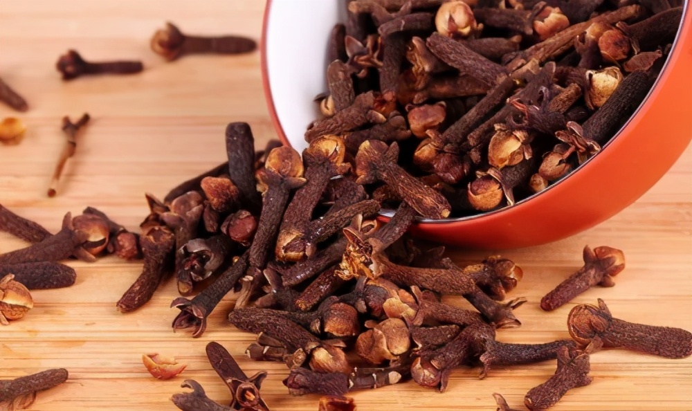 紫丁香和罗汉丁香是一个品种吗,小叶丁香和紫丁香的区别是什么