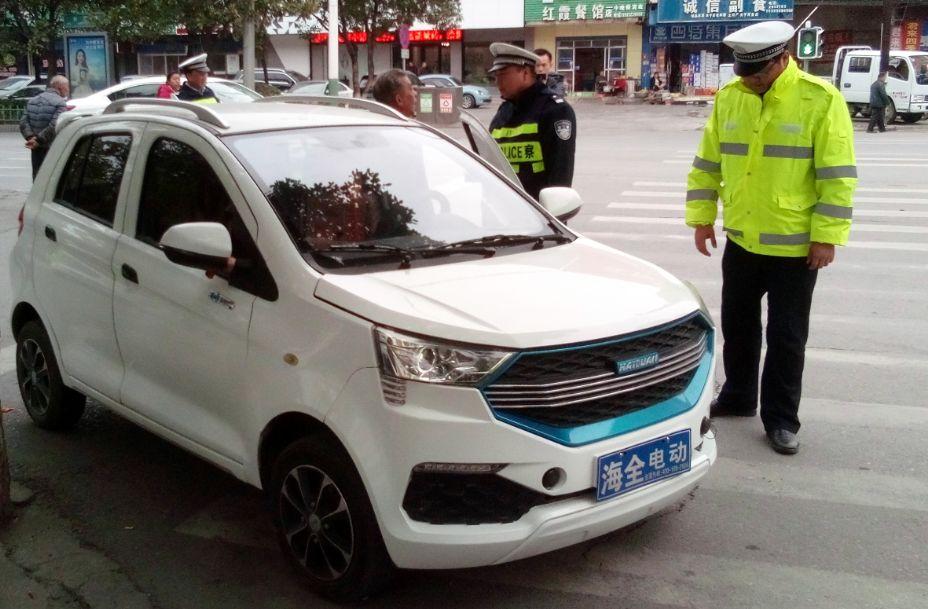 c1证能开老年四轮代步车吗,有c1驾照可以开老年三轮代步车吗