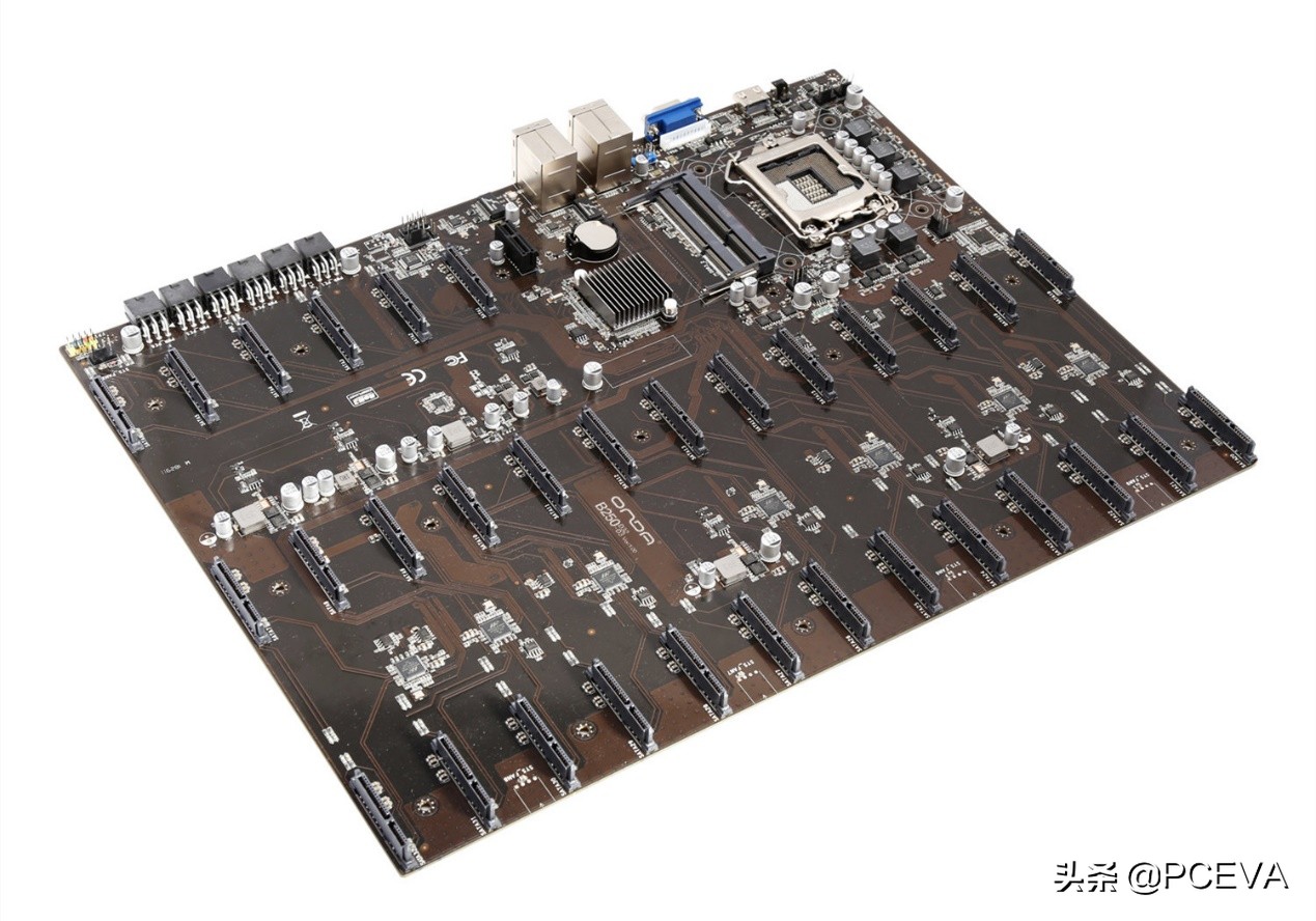 无奇不有！板载32个硬盘接口、充满魔性的国产主板