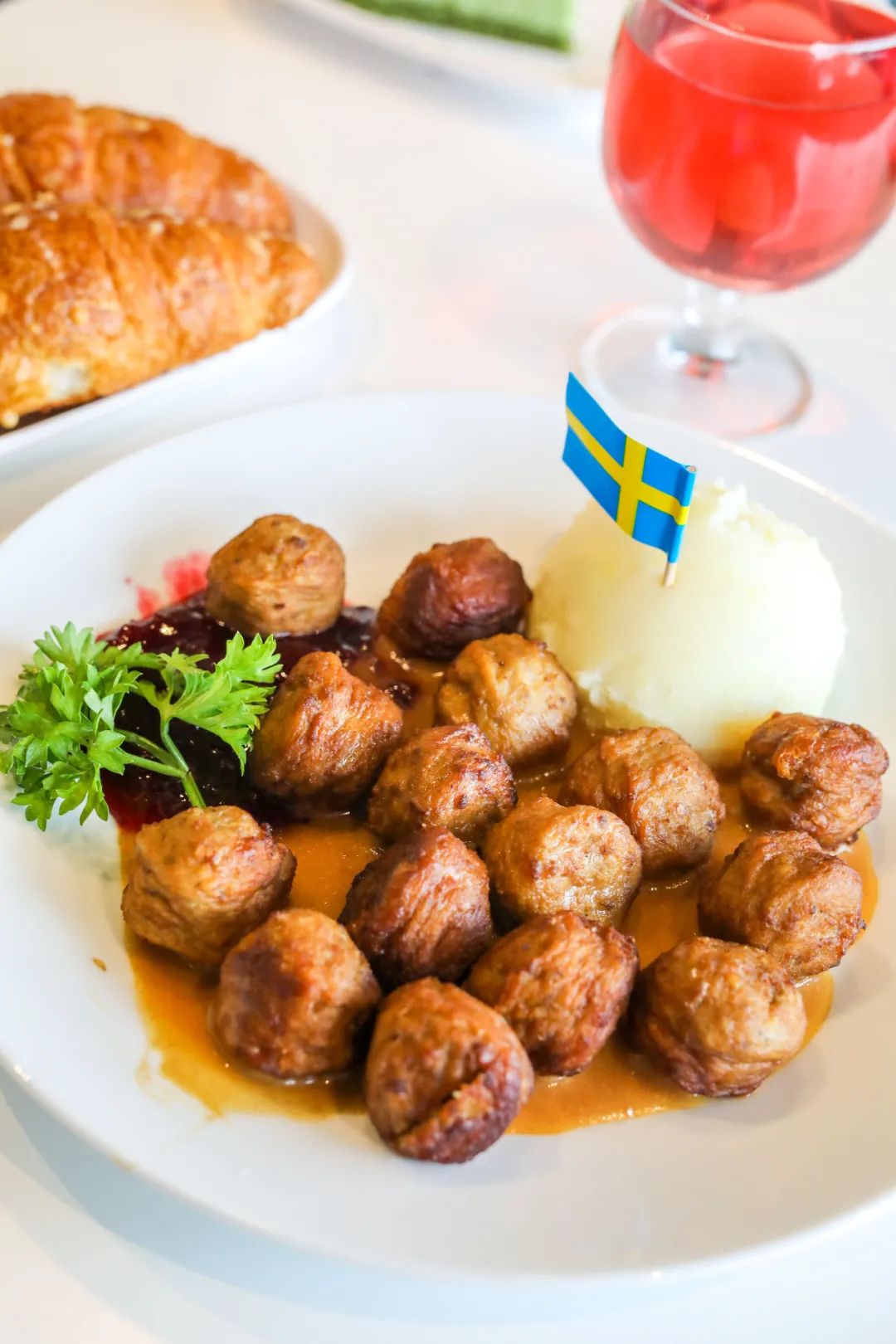 对不起，我要给宜家泼盆冷水...