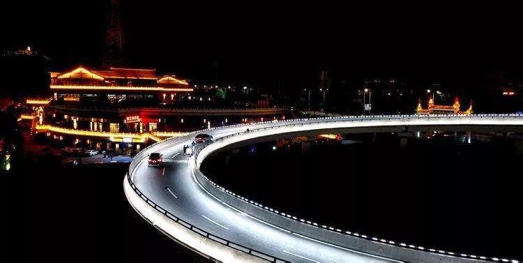 看重庆洪崖洞夜景去哪里,看重庆洪崖洞朝天门夜景最佳位置