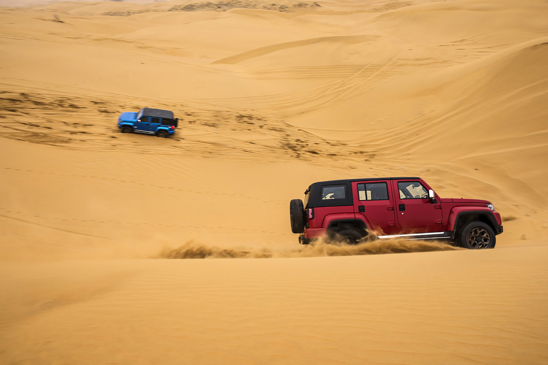 北汽bj40和坦克300牧马人怎么选,新款北汽bj40和坦克300空间对比