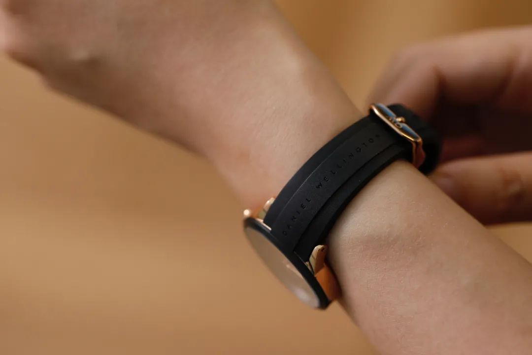 dw手表怎么样值得入手,为什么一堆便宜的dw手表