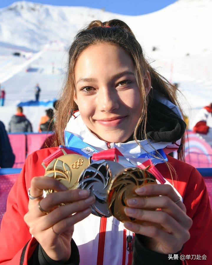 恭喜谷爱凌错失银牌,谷爱凌夺冠第二名哭了