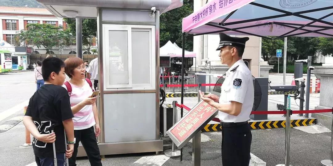 厦大51岁保安5年通过40多门考试,厦大的保安考上厦大