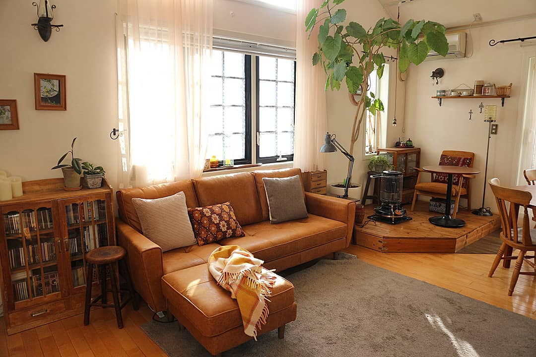 顶层带20平米左右的阁楼房子,有阁楼的挑高房子