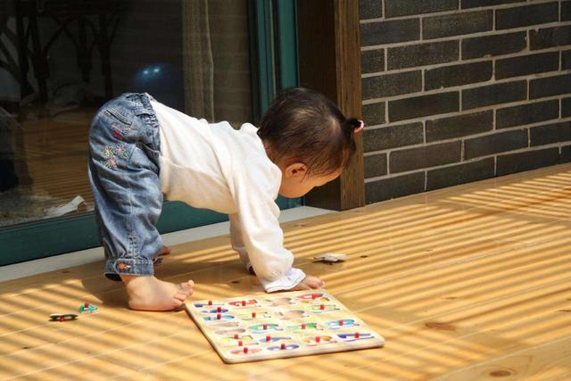 孩子腰疼，妈妈别不当一回事，医生的话让你悔不当初