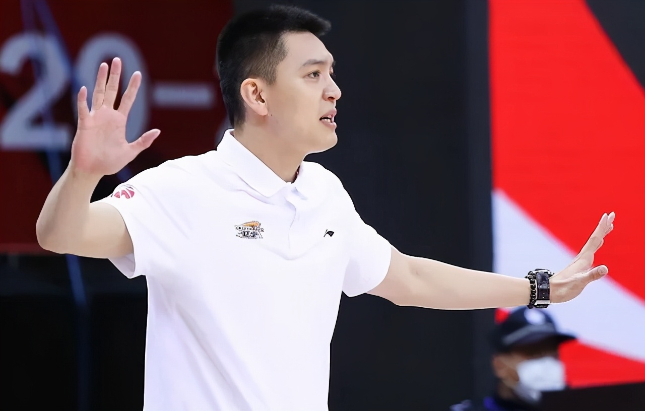 朱荣振最新比赛视频,两分钟五次犯规