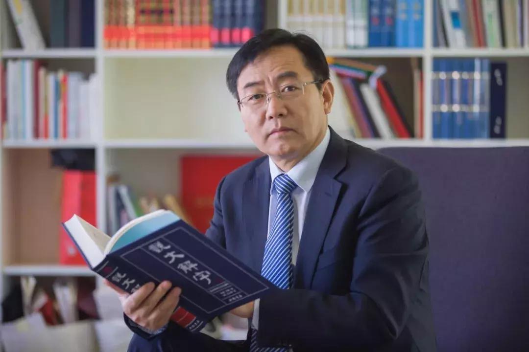 他曾卖汽水,搞快餐,今坐拥数十亿资产,引来20万同行参观