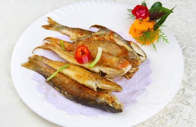 在家煎鱼时不是粘锅就是破皮,煎鱼不是破皮就是粘锅