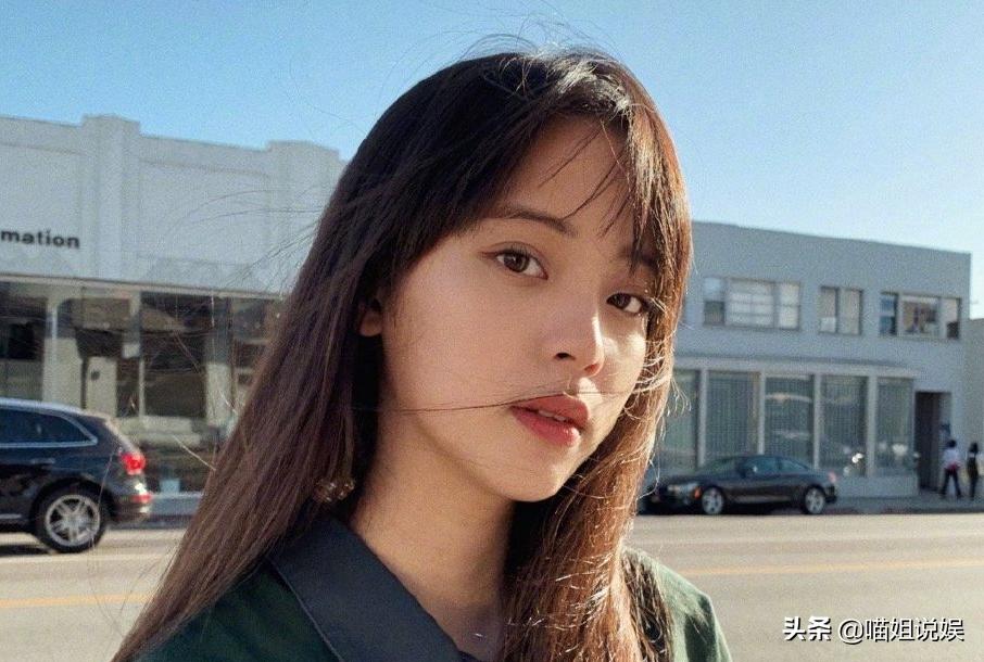 喜欢晒眼睛特写的小花，“苍蝇腿”睫毛触及审美低谷，无法理解