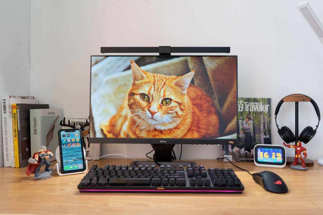 柔光不刺眼,夜间照明更舒适,体验如鱼生活非对称屏幕挂灯