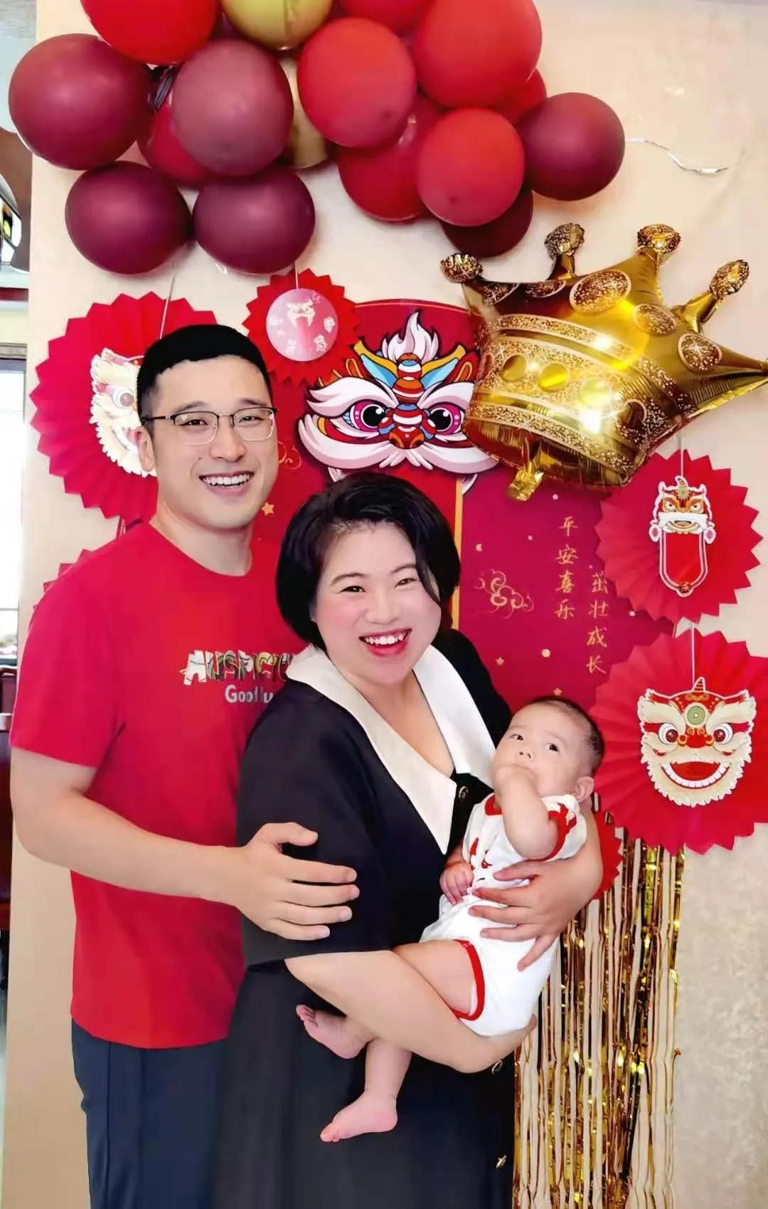 外孙百天照片,小外孙过百天