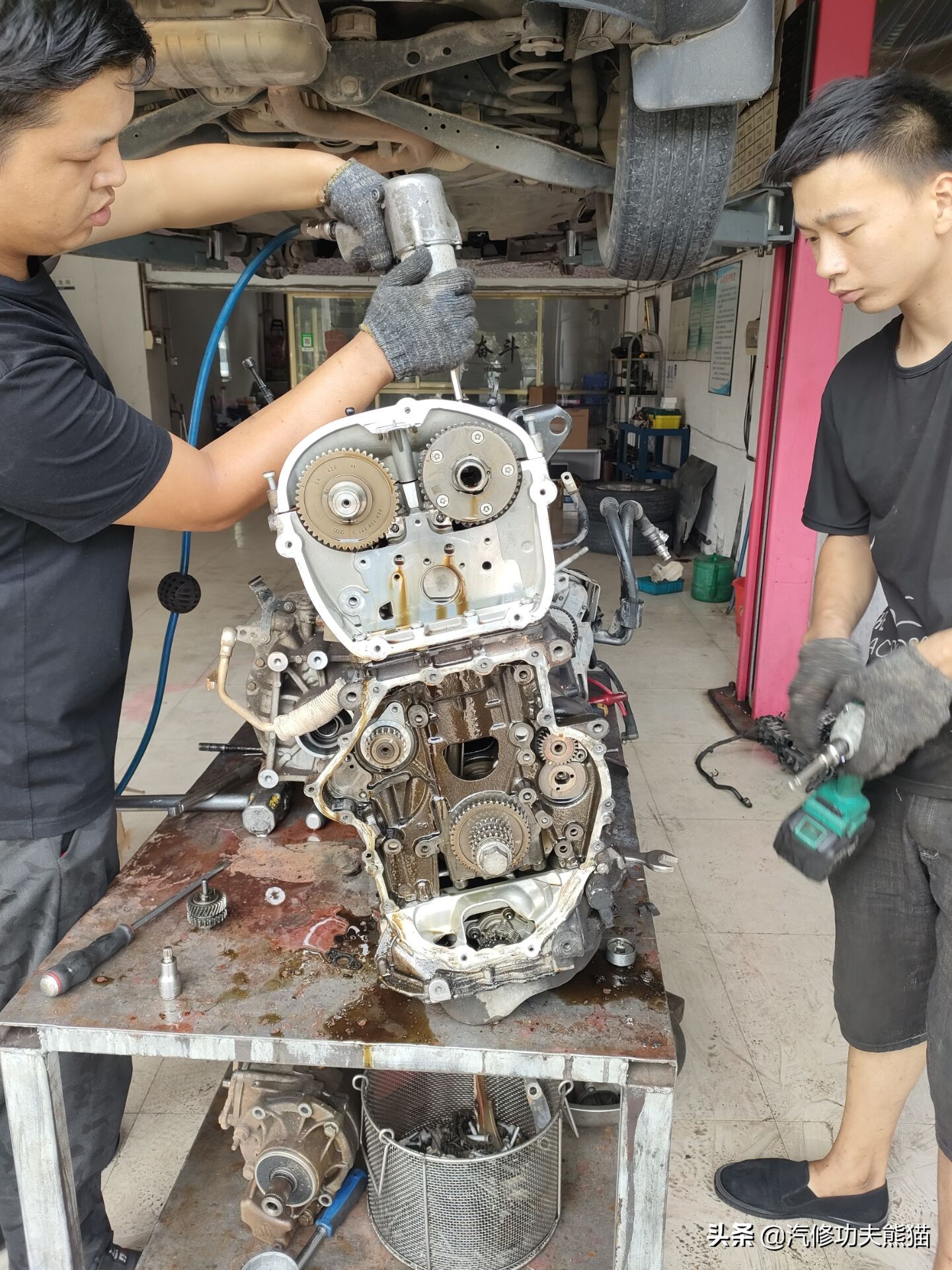 老途观发动机漏油维修,老途观涡轮增压器漏油维修多钱