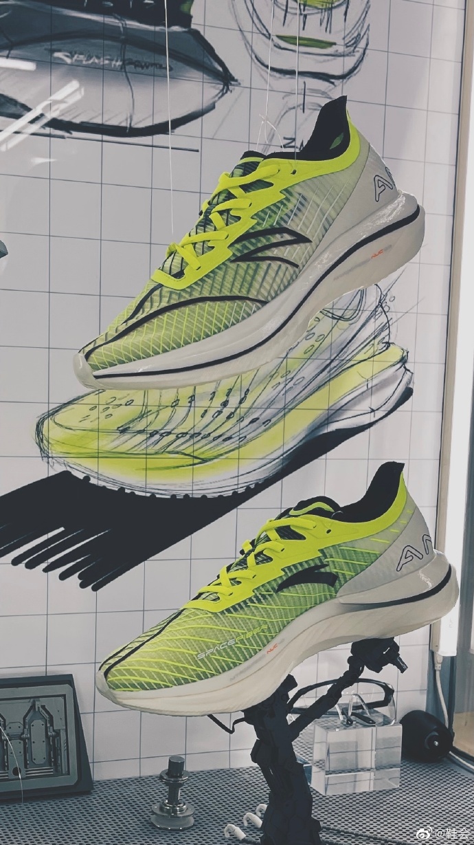 安踏韦德战靴,安踏碳板跑鞋第几代更帅