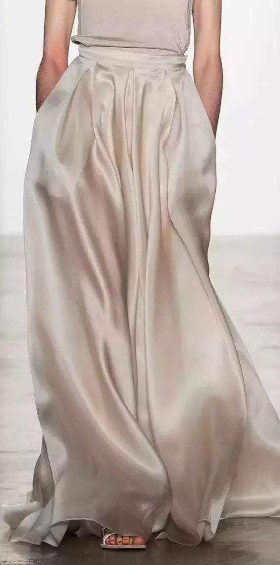 哪种衣服面料是醋酸纤维,醋酸真丝面料和桑蚕丝哪个好