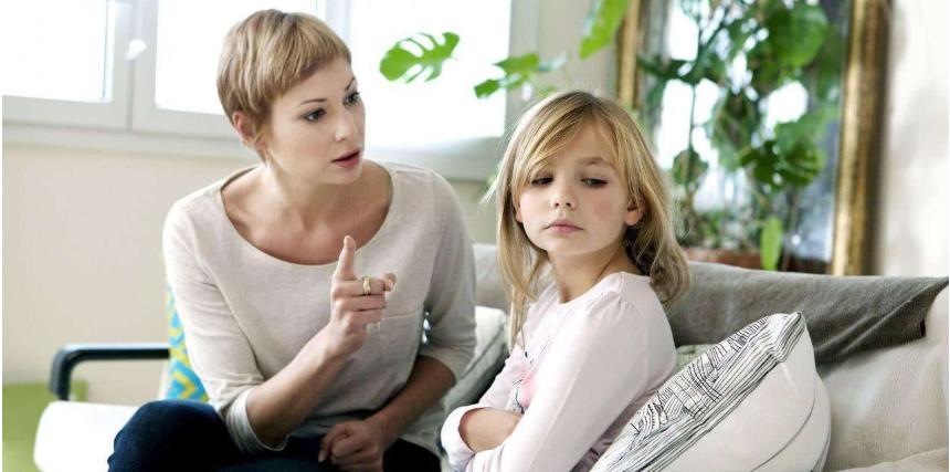 孩子粘妈妈应该怎么和孩子沟通,如何解决孩子过分黏妈妈