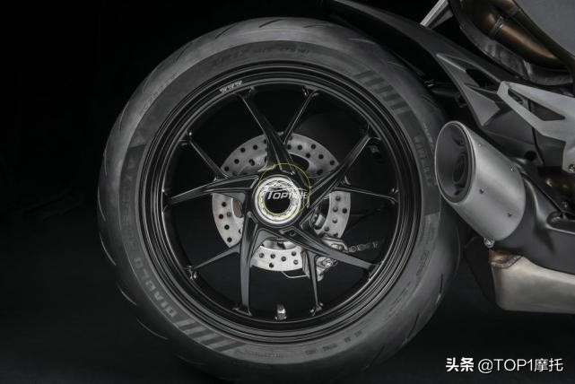 2023款杜卡迪streetfighterv4细节拍摄,杜卡迪streetfighterv4和superv4