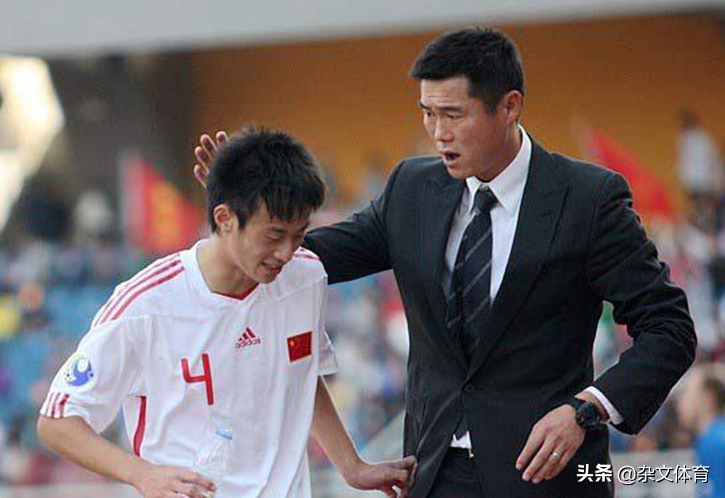 48岁教练错过鲁能！球员时代两次被曼联邀请，执教经验不输郝伟