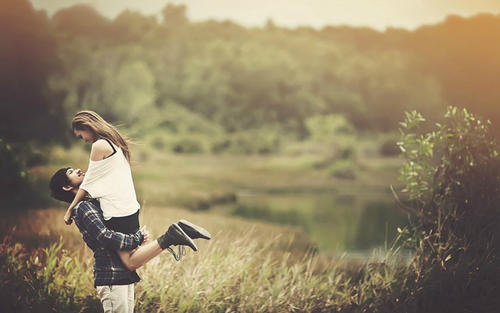 张小娴散文集《拥抱》——思念情人的拥抱，享受尘世的温暖