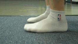 老是崴脚是怎么回事,踢球老是崴脚怎么回事