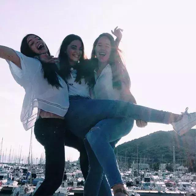 全身黑斑被骂“斑点狗”，身高160的她却成为最美超模…