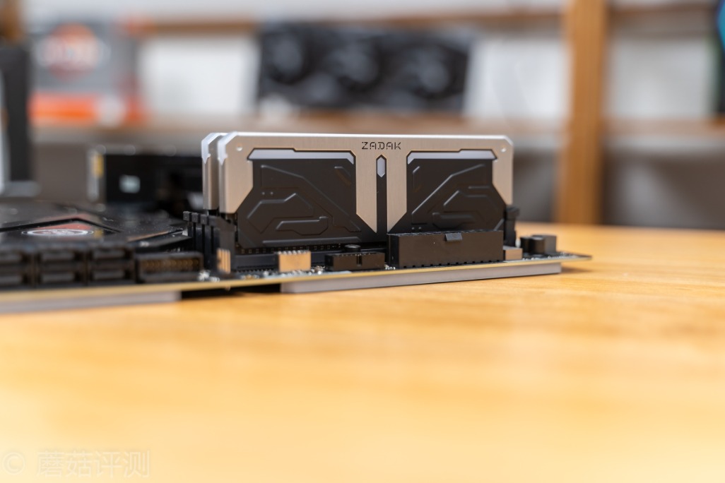 技嘉b550大雕主板评测,华擎x570太极雷蛇怎么样