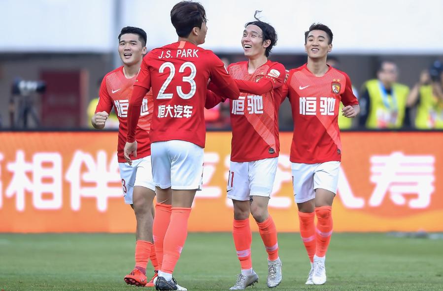 恒大夺冠第八次,恒大夺冠庆典花车