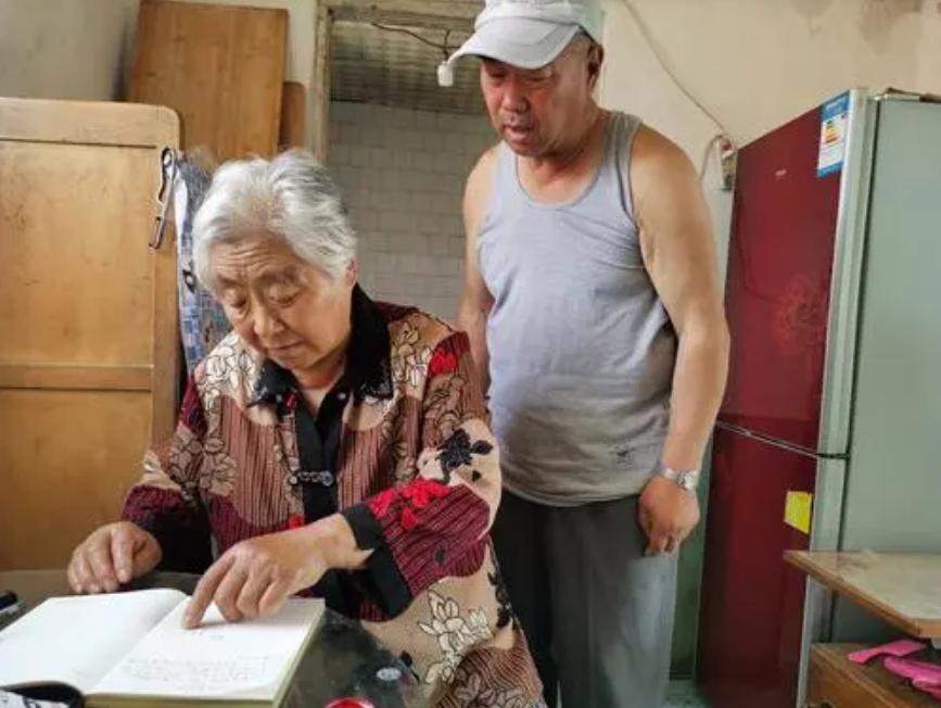 忘恩负义的白眼狼，曹教授是如何头也不回地走向不孝这条不归路的