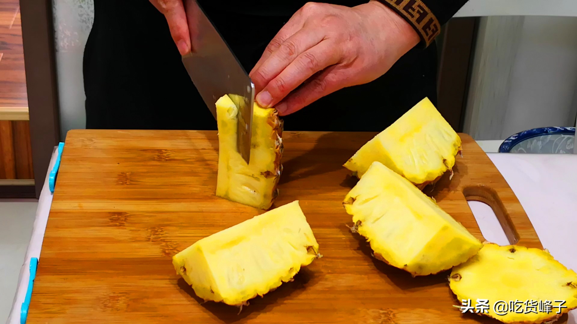 菠萝的削法怎么才更简单,菠萝的正确削法不苦不涩