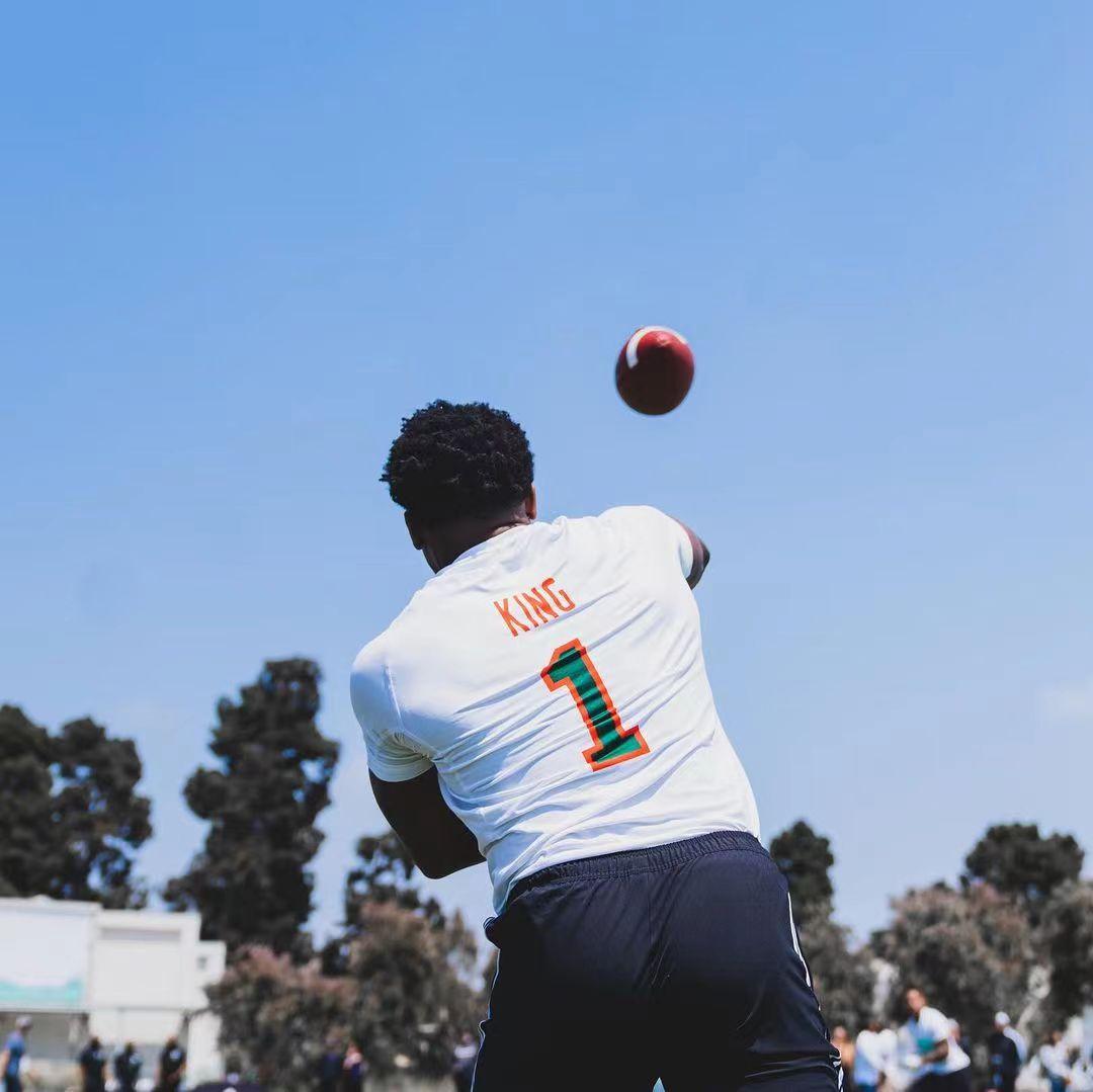 新青年！美国大学生运动员的百年“解放运动”