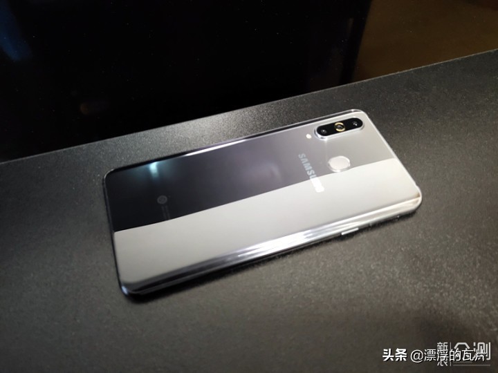 三星galaxya8s,三星galaxya8s评测