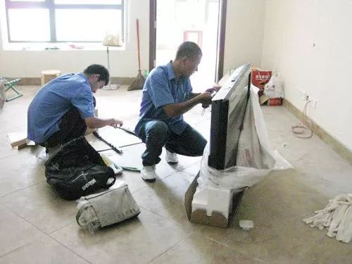 电视挂架安全螺丝不装可以吗,电视挂架两孔的安全